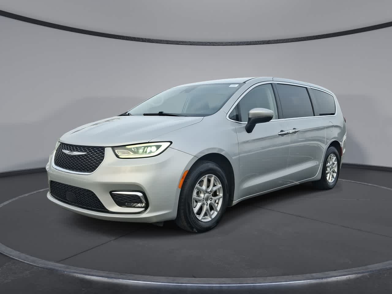 Thumbnail: 2023 Chrysler Pacifica - 1