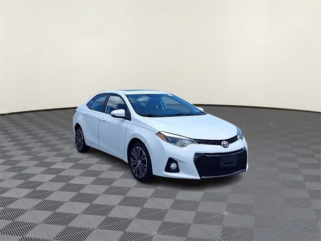 Thumbnail: 2015 Toyota Corolla - 2