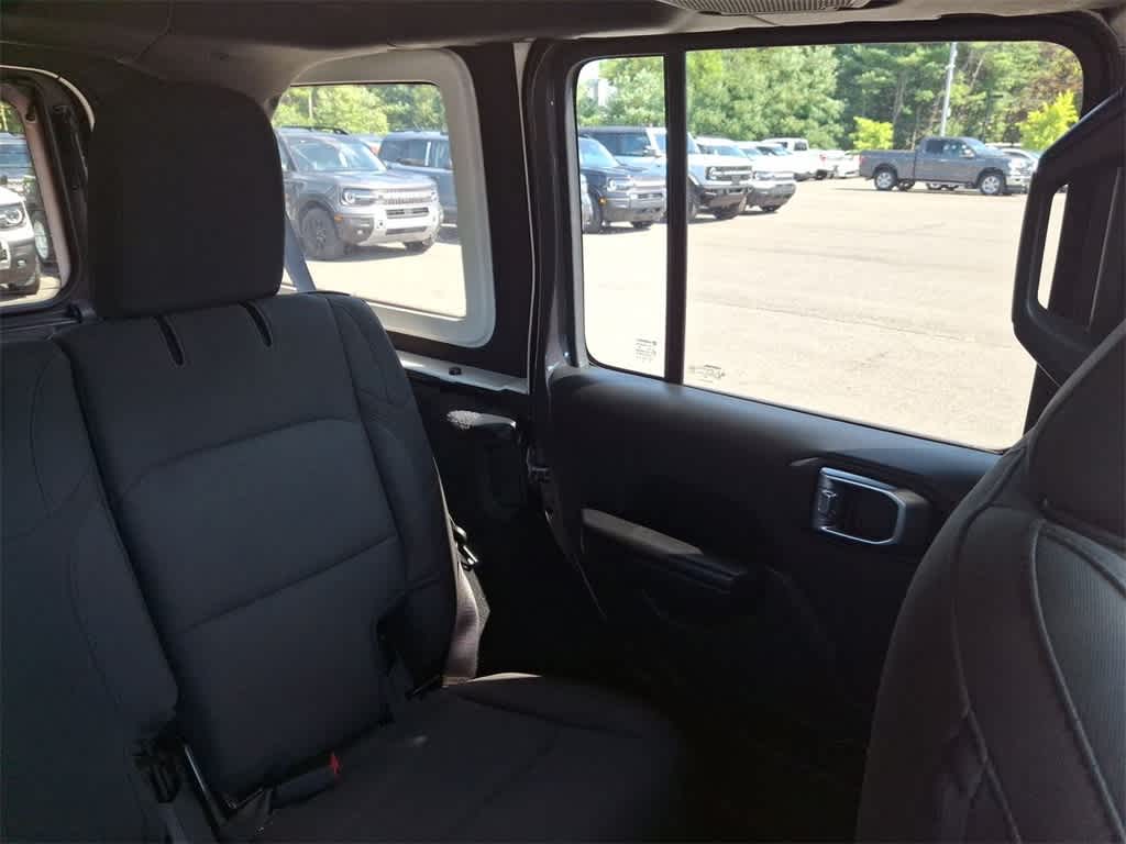 Thumbnail: 2019 Jeep Wrangler - 14