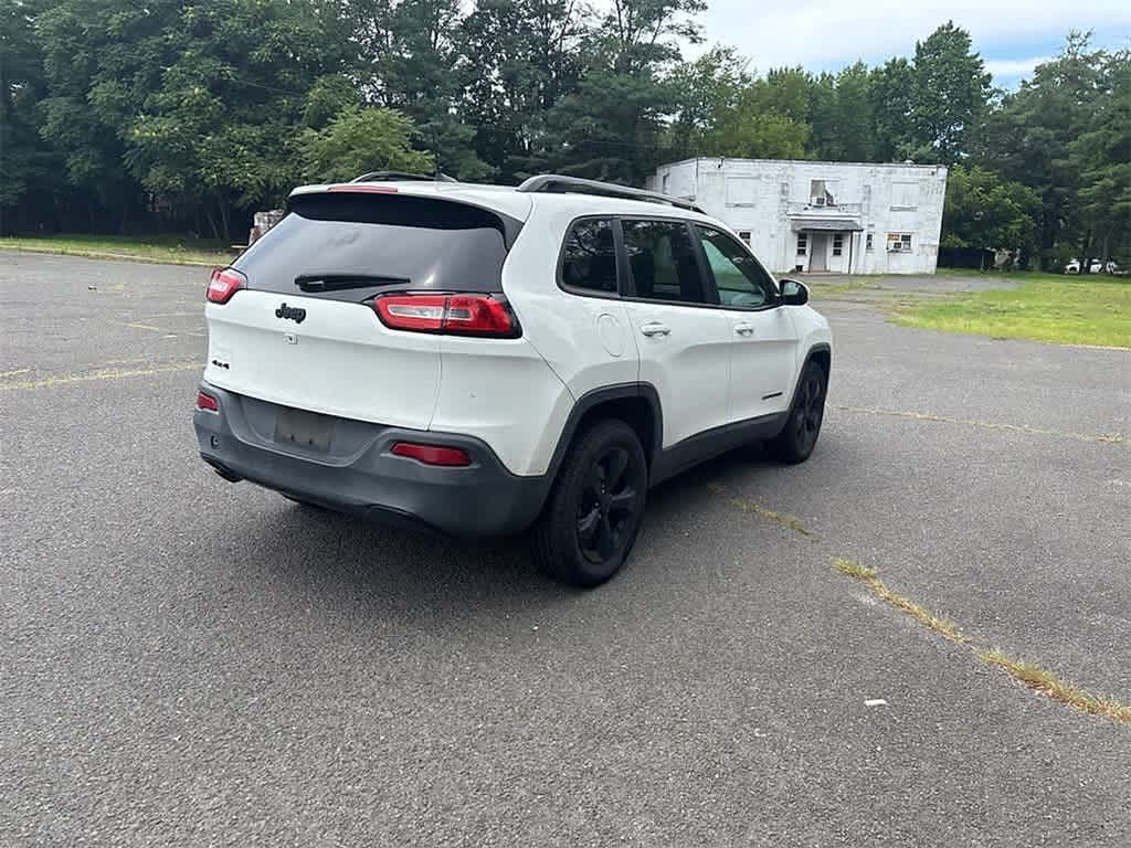 Thumbnail: 2016 Jeep Cherokee - 14