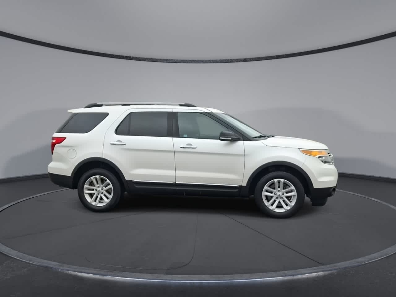 Thumbnail: 2015 Ford Explorer - 9