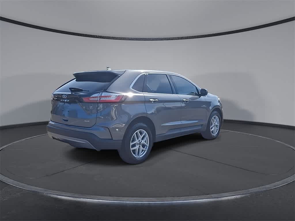 Thumbnail: 2022 Ford Edge - 8