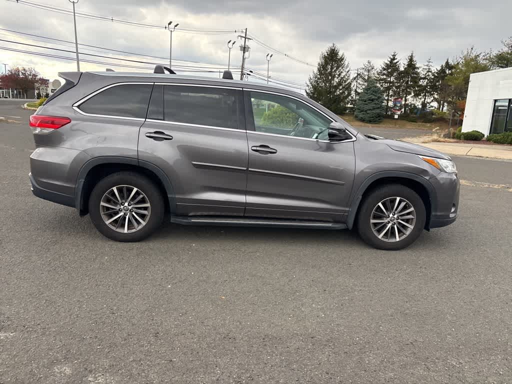 Thumbnail: 2018 Toyota Highlander - 11