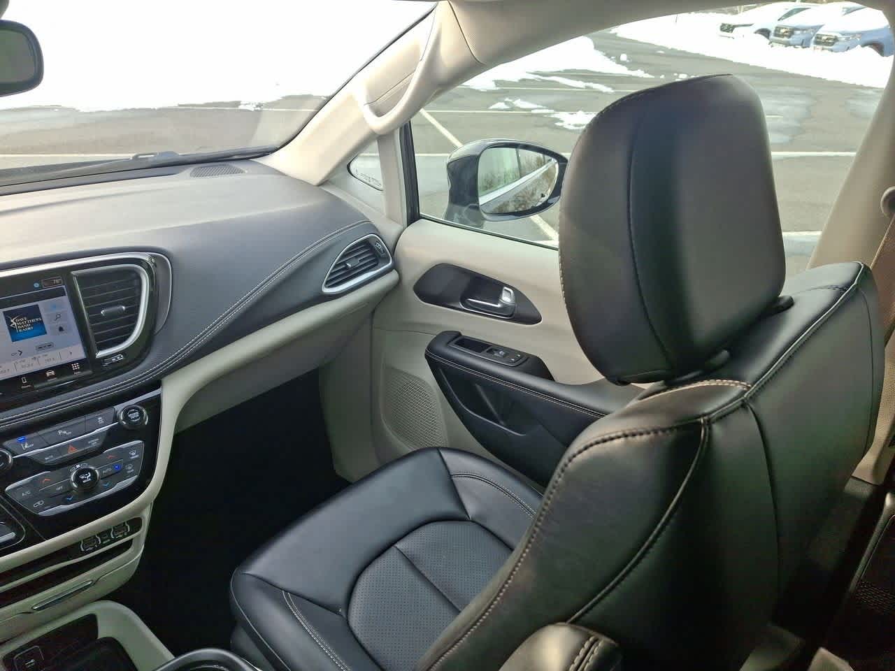 Thumbnail: 2024 Chrysler Pacifica - 11