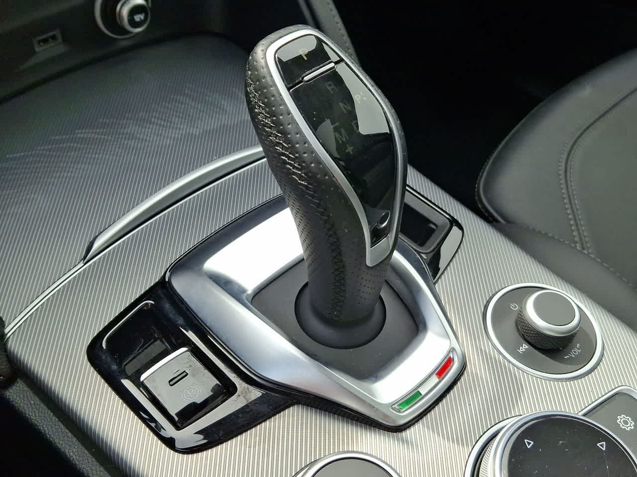 Thumbnail: 2024 Alfa Romeo Stelvio - 18
