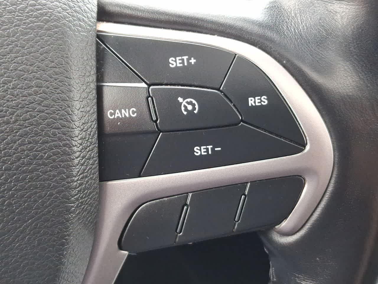 Thumbnail: 2021 Jeep Grand Cherokee - 24