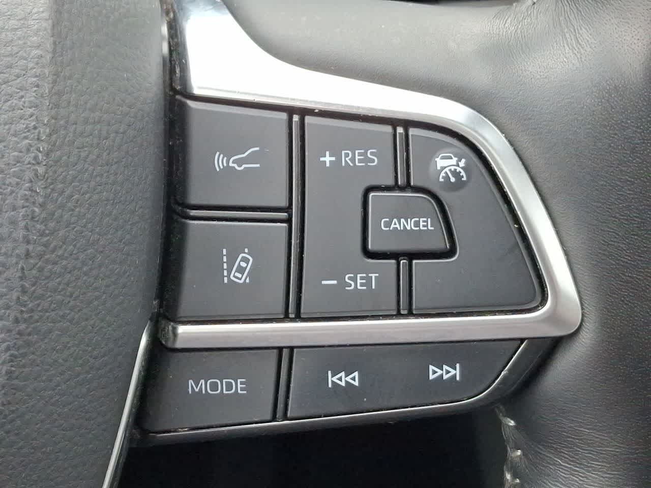 Thumbnail: 2021 Toyota Highlander - 24