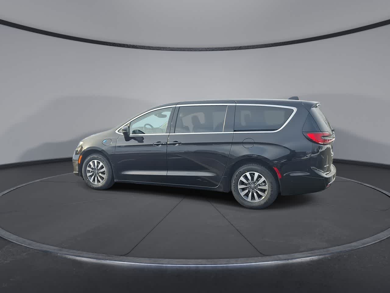 Thumbnail: 2024 Chrysler Pacifica - 6