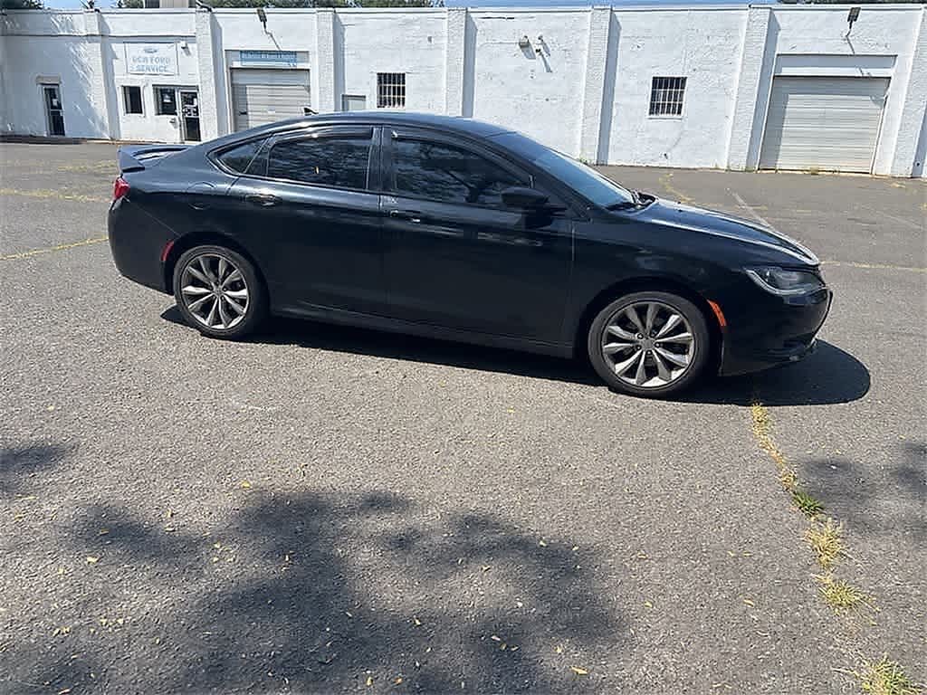 Thumbnail: 2016 Chrysler 200 - 3