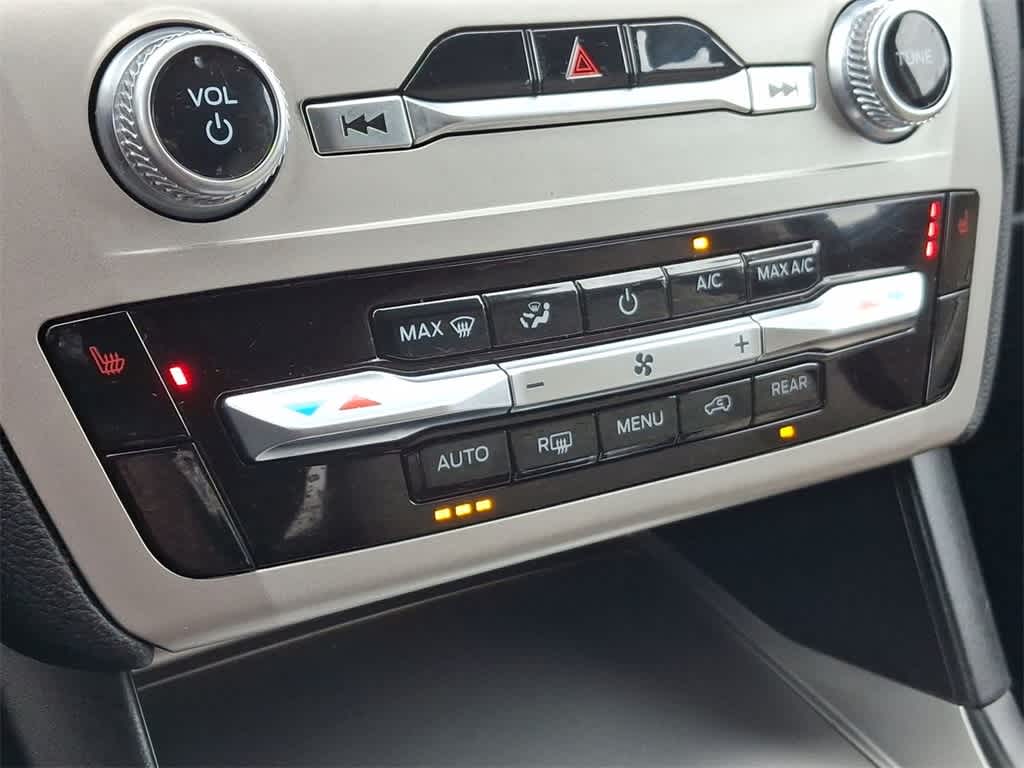 Thumbnail: 2022 Ford Explorer - 25