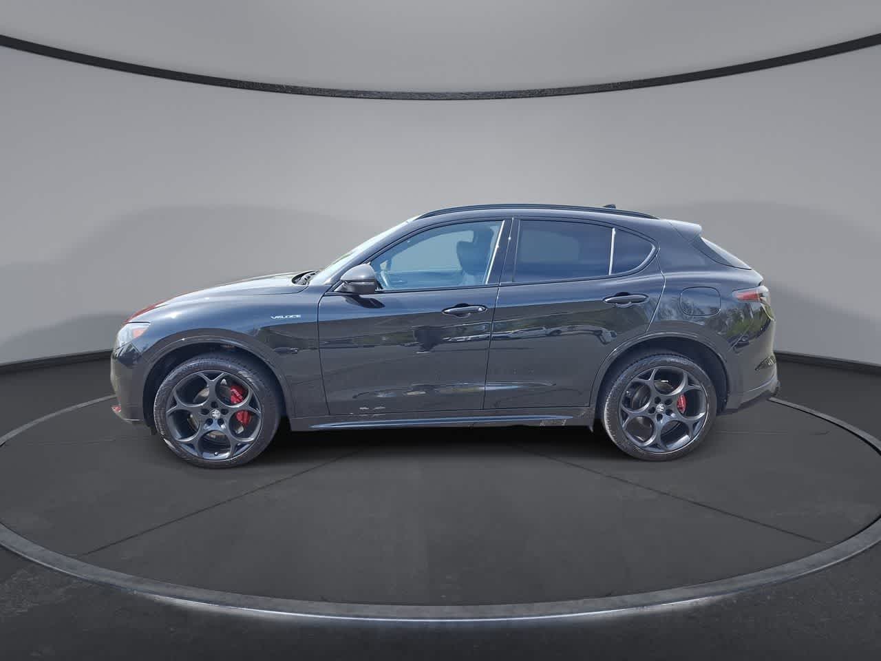 Thumbnail: 2024 Alfa Romeo Stelvio - 5