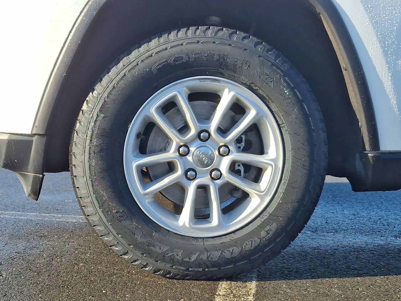 Thumbnail: 2019 Jeep Grand Cherokee - 29