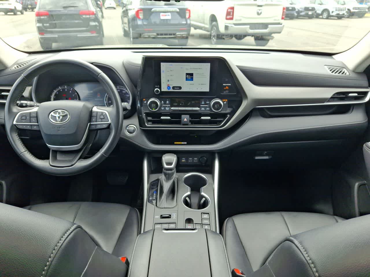 Thumbnail: 2023 Toyota Highlander - 10