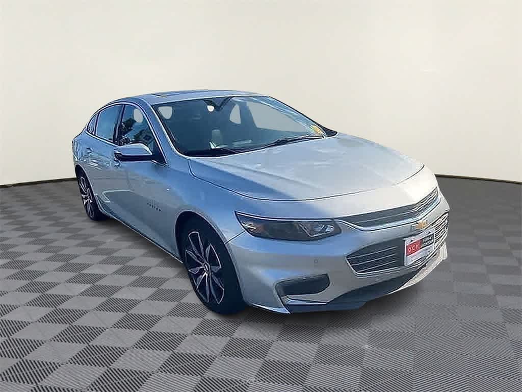 Thumbnail: 2017 Chevrolet Malibu - 3