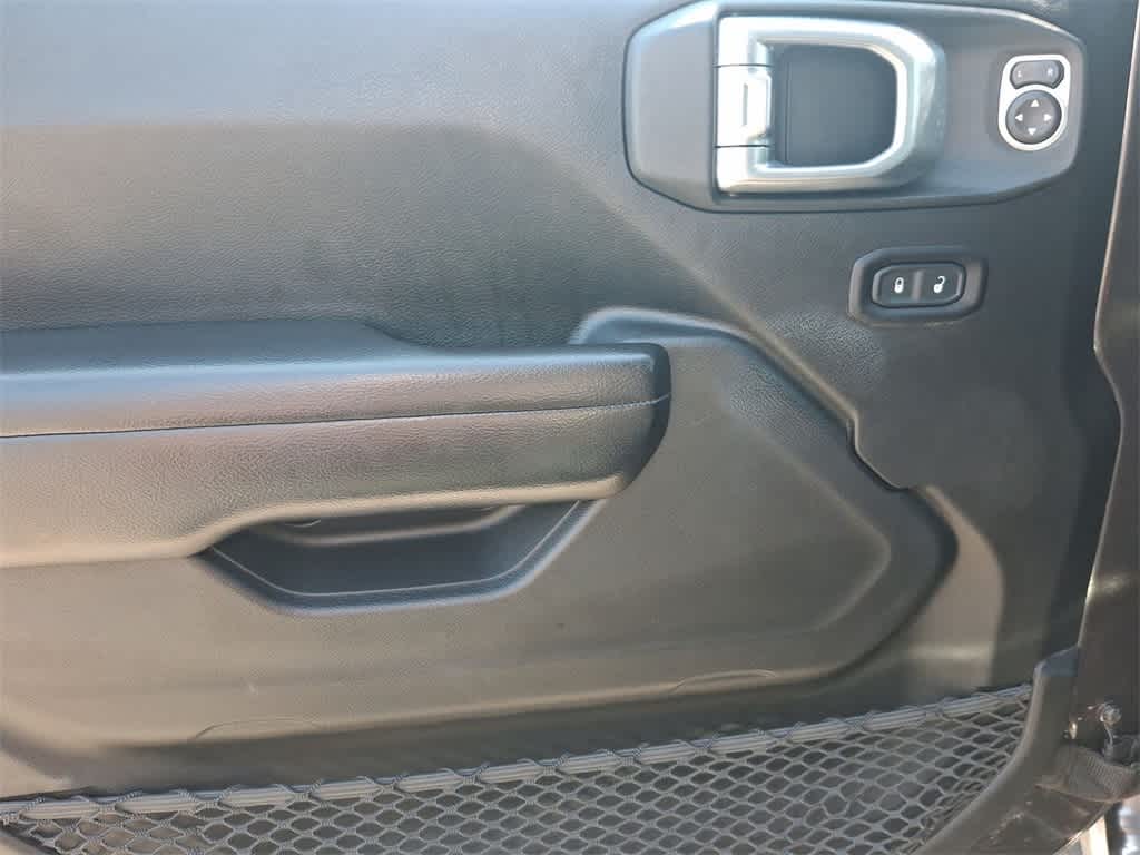 Thumbnail: 2019 Jeep Wrangler - 16