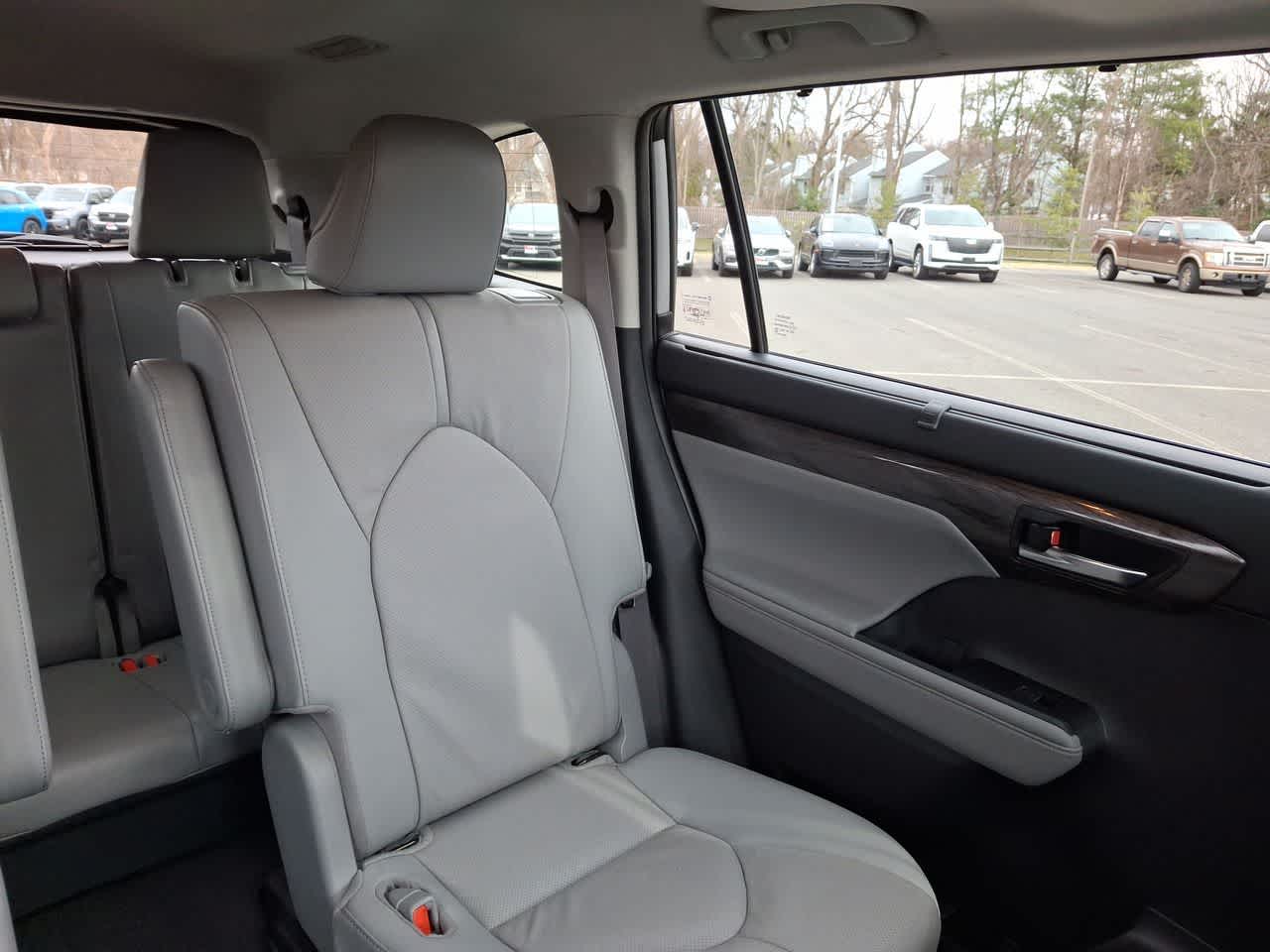 Thumbnail: 2021 Toyota Highlander - 14