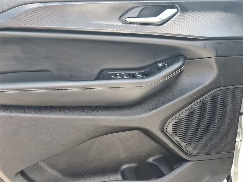 Thumbnail: 2023 Jeep Grand Cherokee - 16