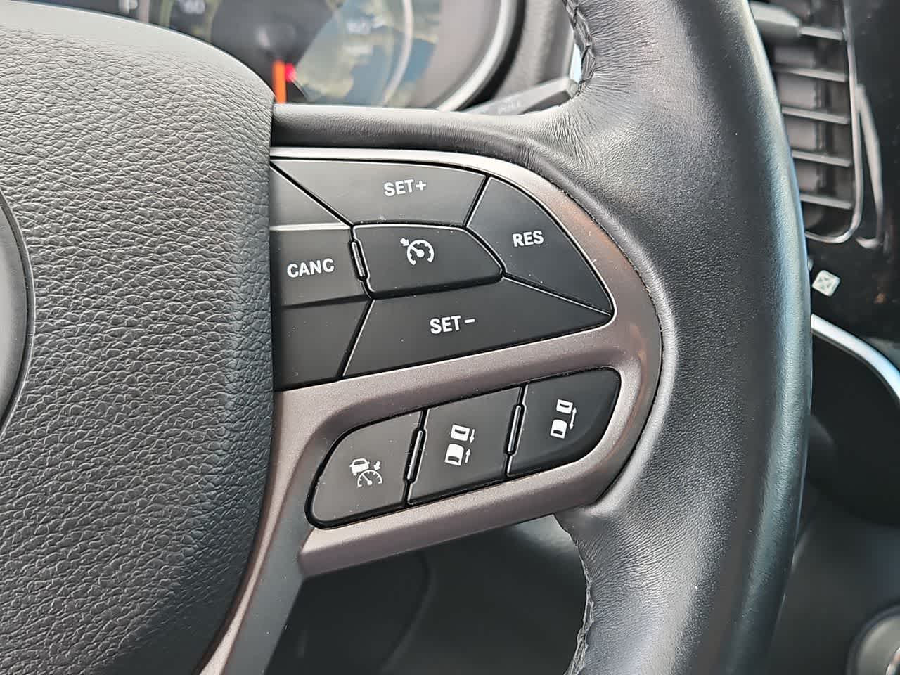 Thumbnail: 2019 Jeep Cherokee - 24