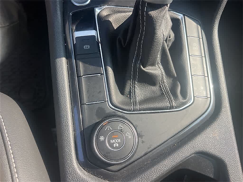 Thumbnail: 2022 Volkswagen Tiguan - 21