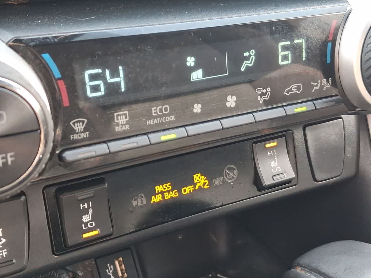 Thumbnail: 2025 Toyota RAV4 - 25