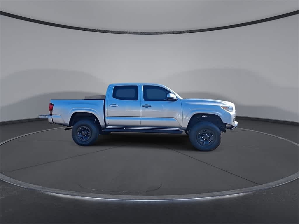 Thumbnail: 2022 Toyota Tacoma - 9