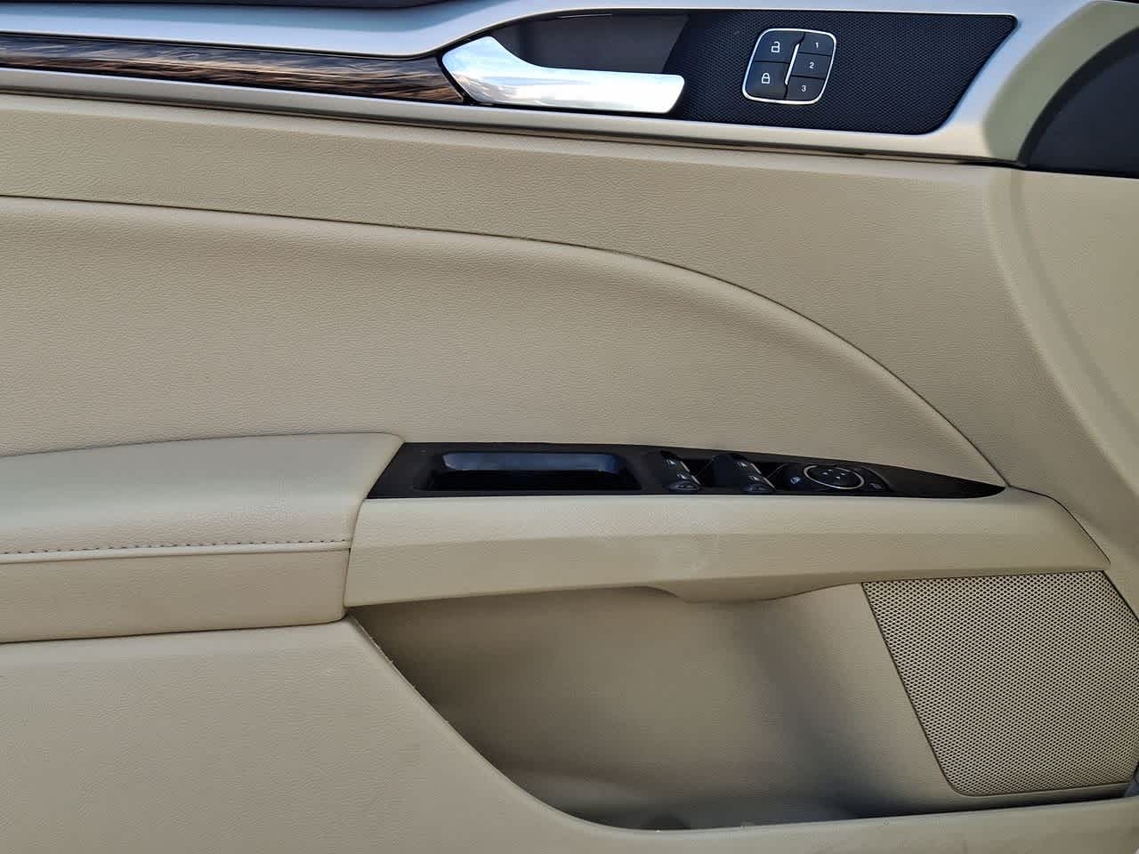 Thumbnail: 2013 Ford Fusion - 16