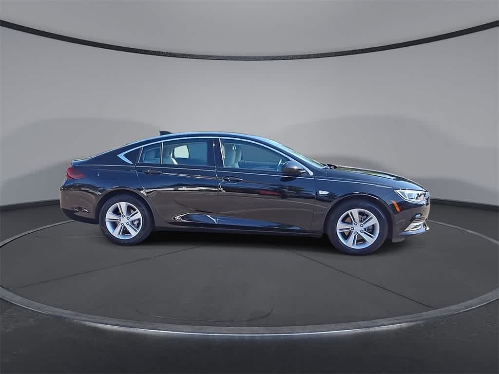 Thumbnail: 2018 Buick Regal - 9