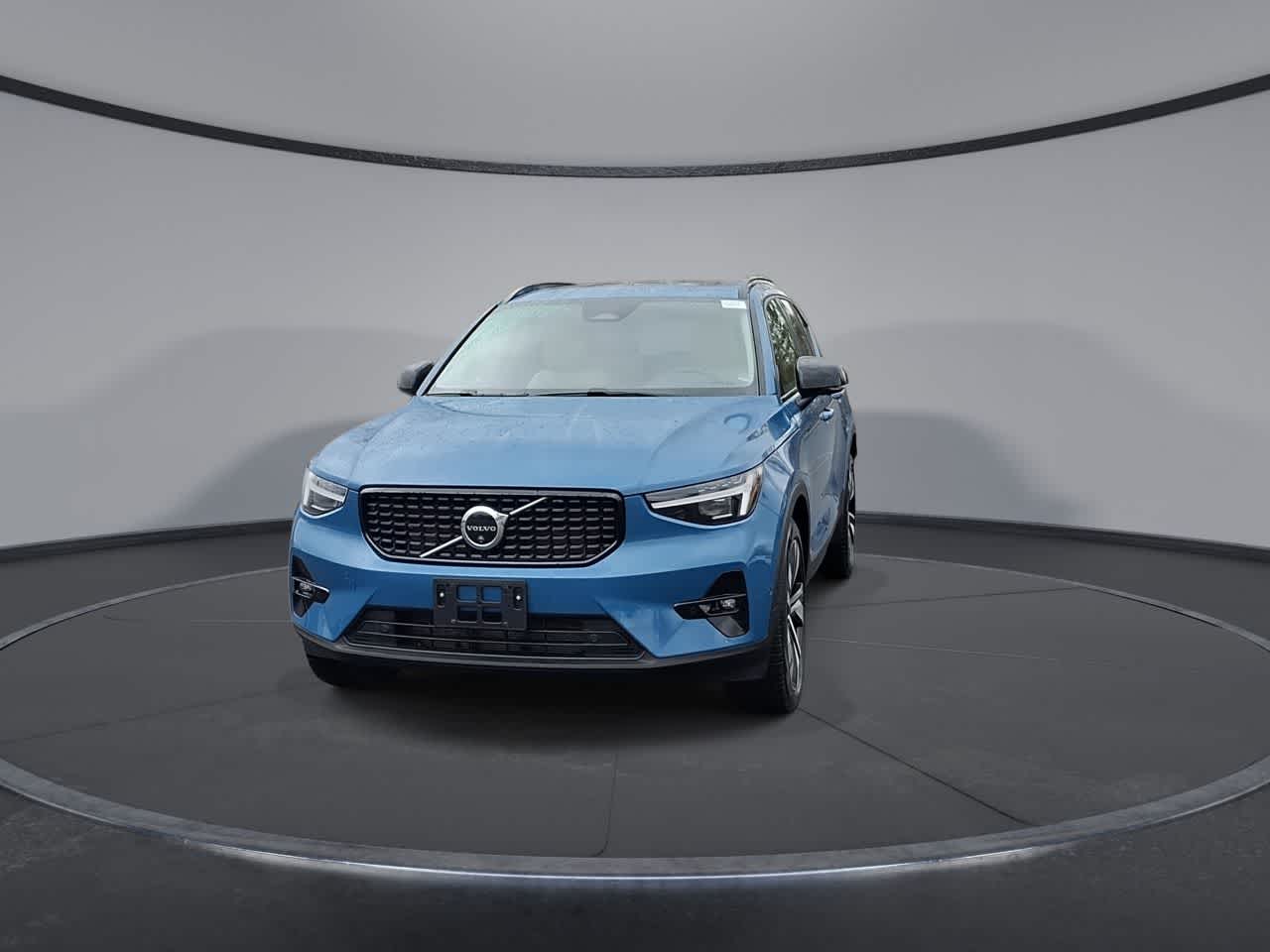 Thumbnail: 2025 Volvo XC40 - 3