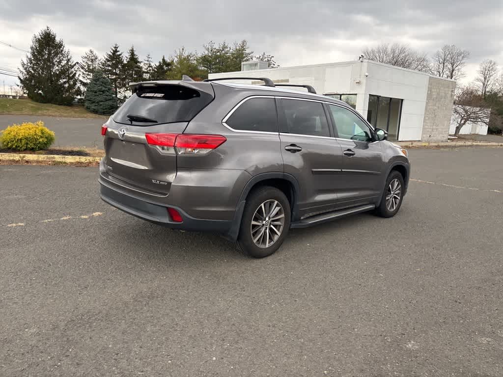 Thumbnail: 2018 Toyota Highlander - 14