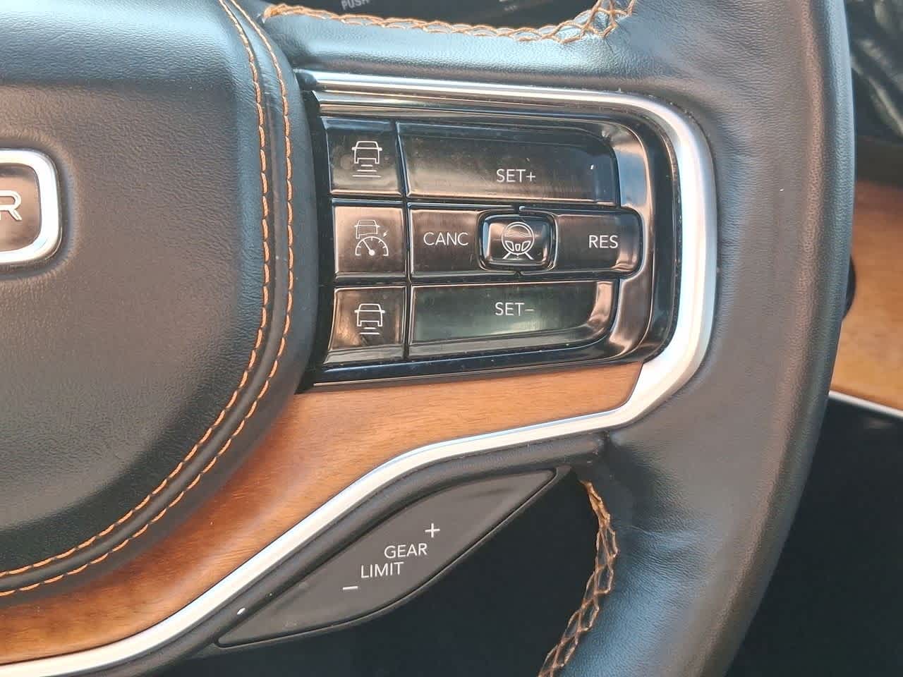 Thumbnail: 2024 Jeep Grand Wagoneer L - 23