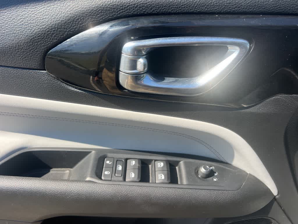 Thumbnail: 2022 Jeep Compass - 12
