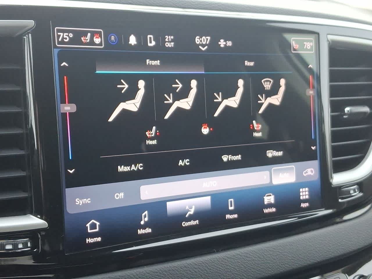 Thumbnail: 2023 Chrysler Pacifica - 25