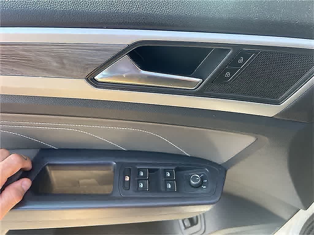 Thumbnail: 2021 Volkswagen Atlas - 9