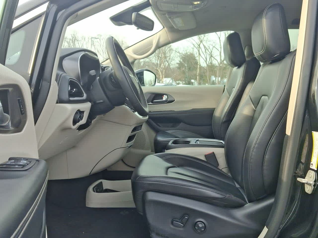 Thumbnail: 2024 Chrysler Pacifica - 17