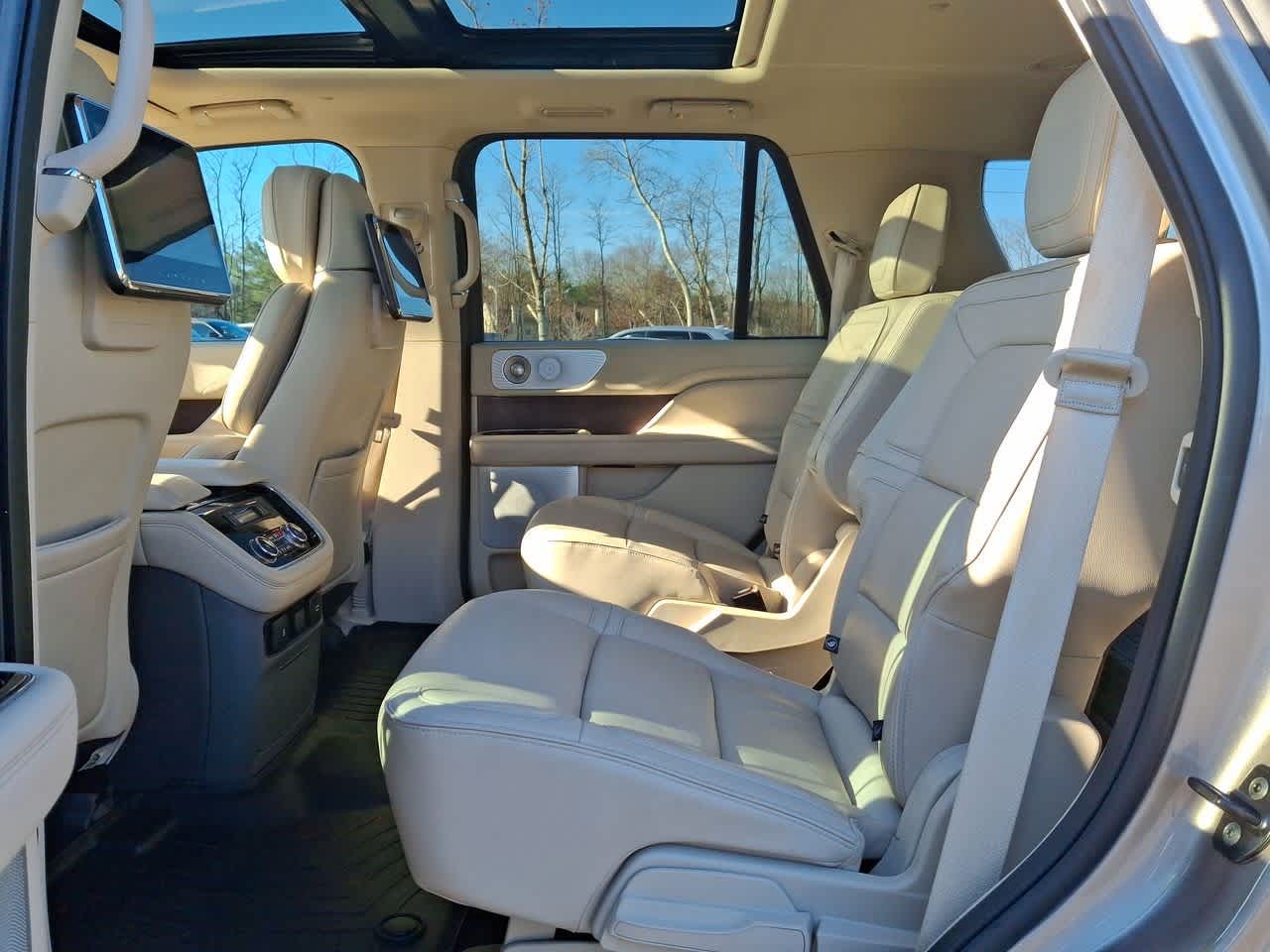 Thumbnail: 2019 Lincoln Navigator - 26