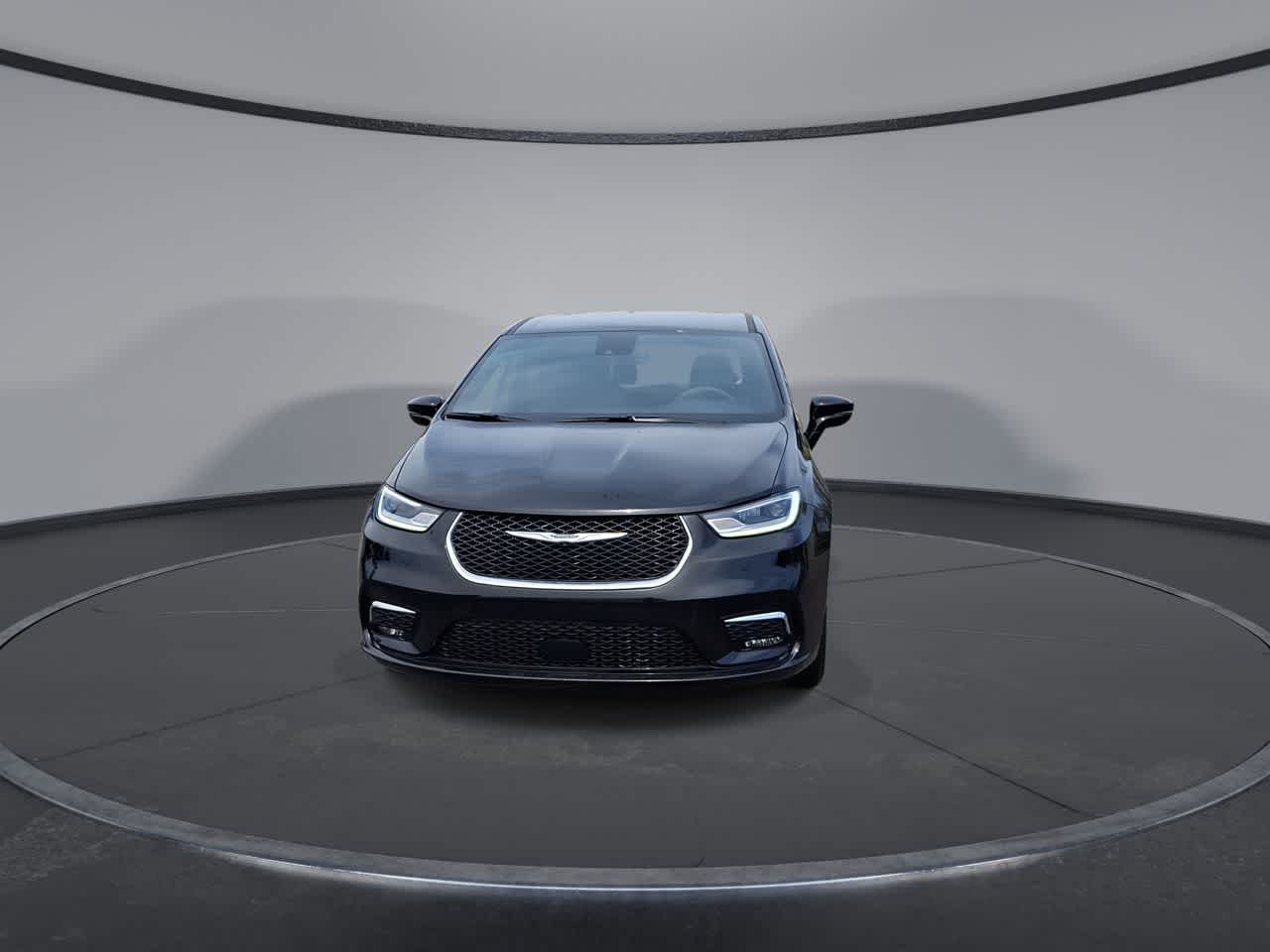 Thumbnail: 2025 Chrysler Pacifica - 3