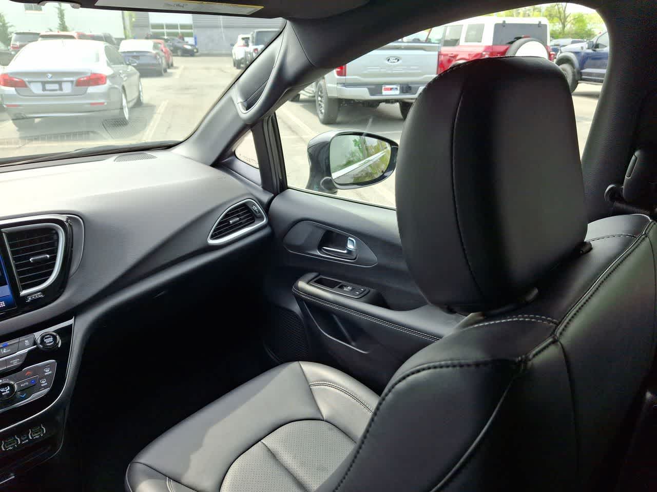 Thumbnail: 2025 Chrysler Pacifica - 11