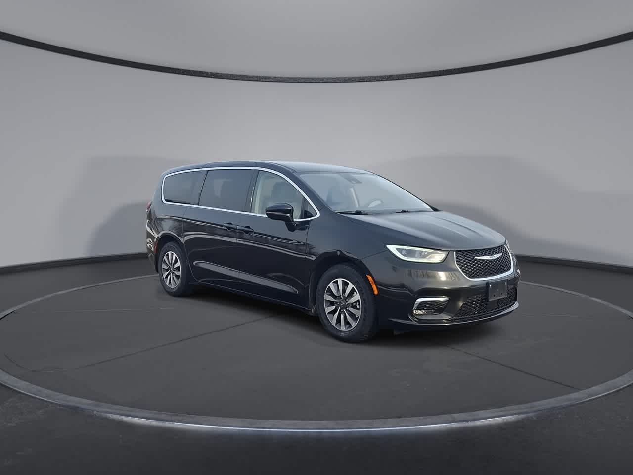 Thumbnail: 2024 Chrysler Pacifica - 2