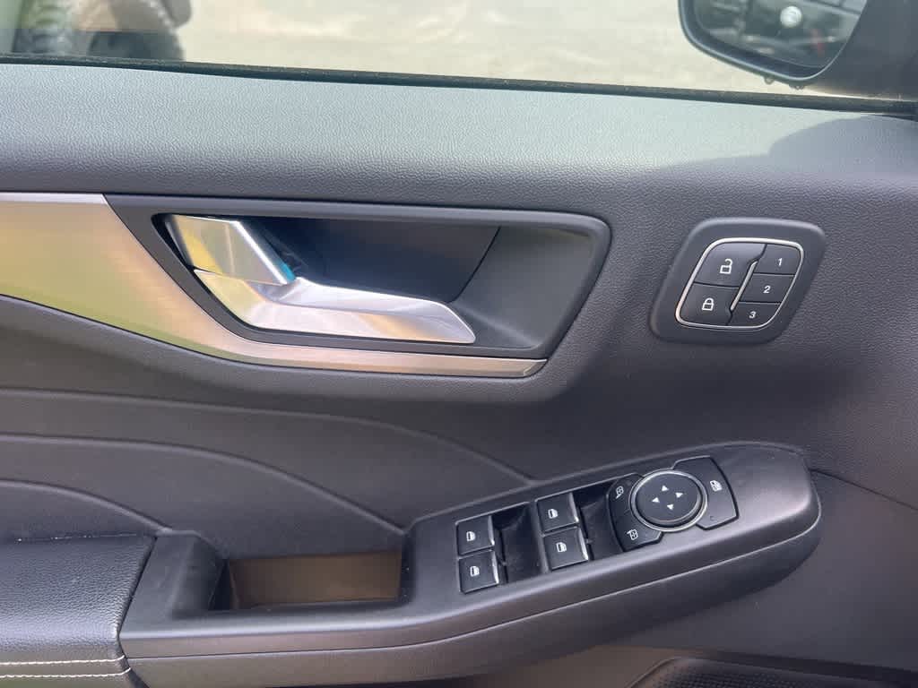 Thumbnail: 2022 Ford Escape - 11