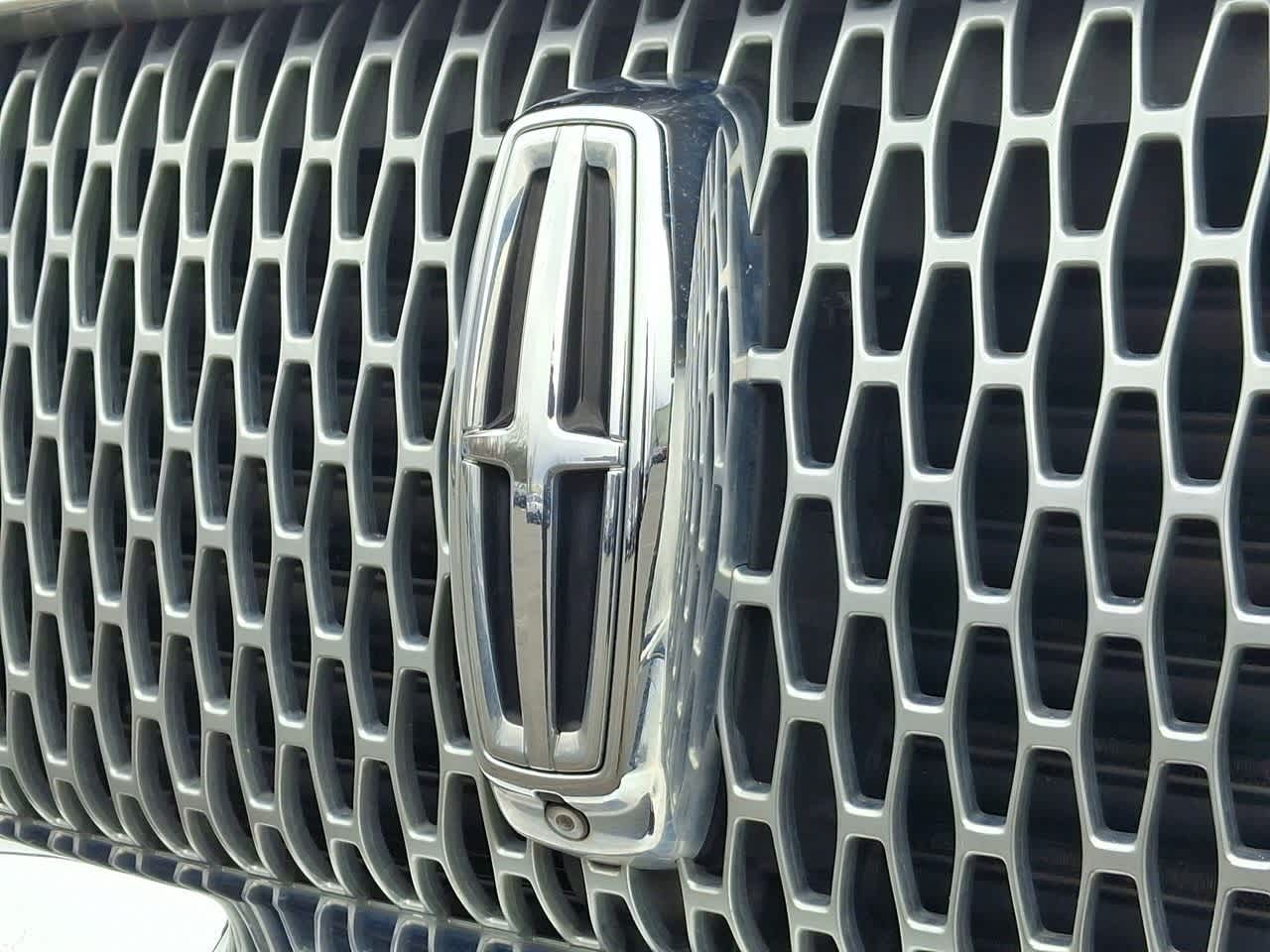 Thumbnail: 2019 Lincoln Navigator L - 28