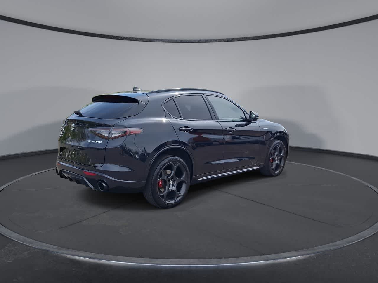 Thumbnail: 2024 Alfa Romeo Stelvio - 8