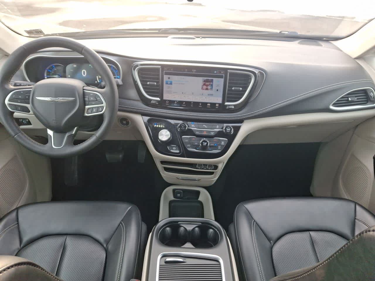 Thumbnail: 2024 Chrysler Pacifica - 10