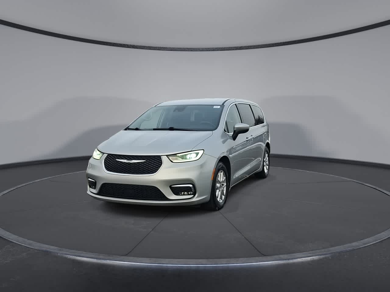 Thumbnail: 2023 Chrysler Pacifica - 3