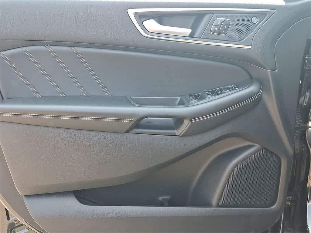 Thumbnail: 2023 Ford Edge - 16