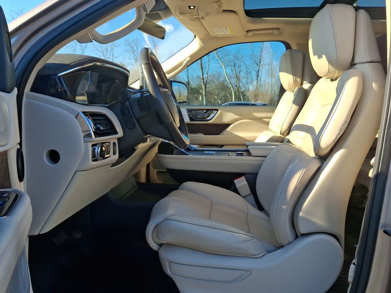 Thumbnail: 2019 Lincoln Navigator - 17