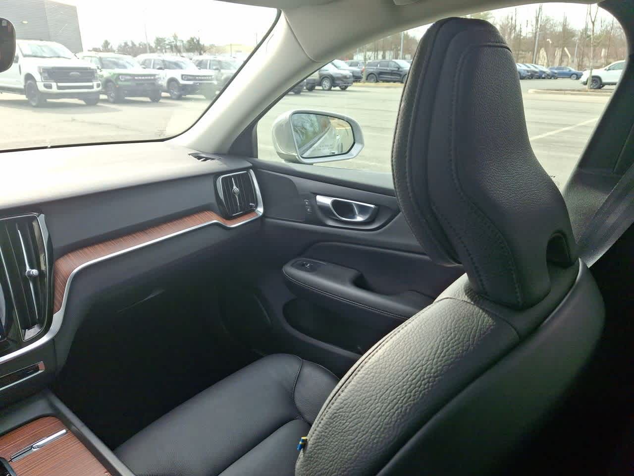 Thumbnail: 2025 Volvo S60 - 11