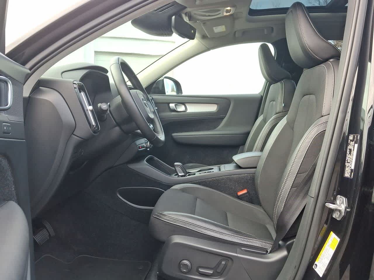 Thumbnail: 2020 Volvo XC40 - 17