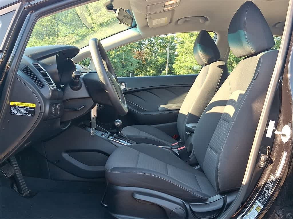 Thumbnail: 2018 Kia Forte - 17