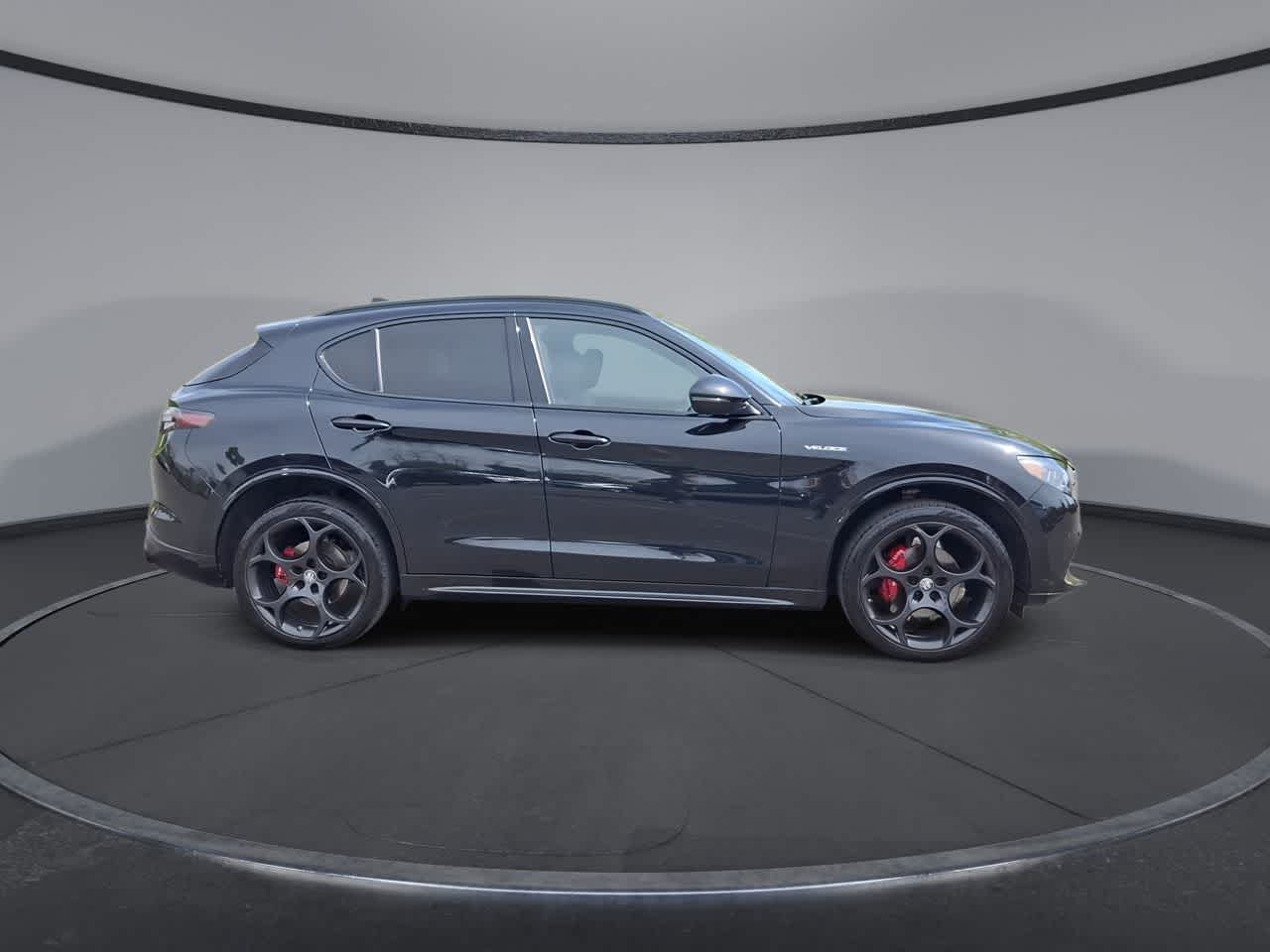Thumbnail: 2024 Alfa Romeo Stelvio - 9