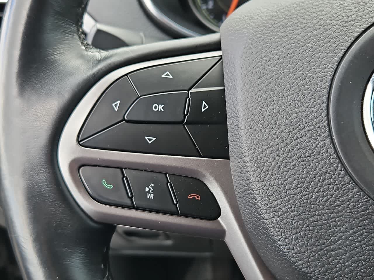 Thumbnail: 2019 Jeep Cherokee - 23